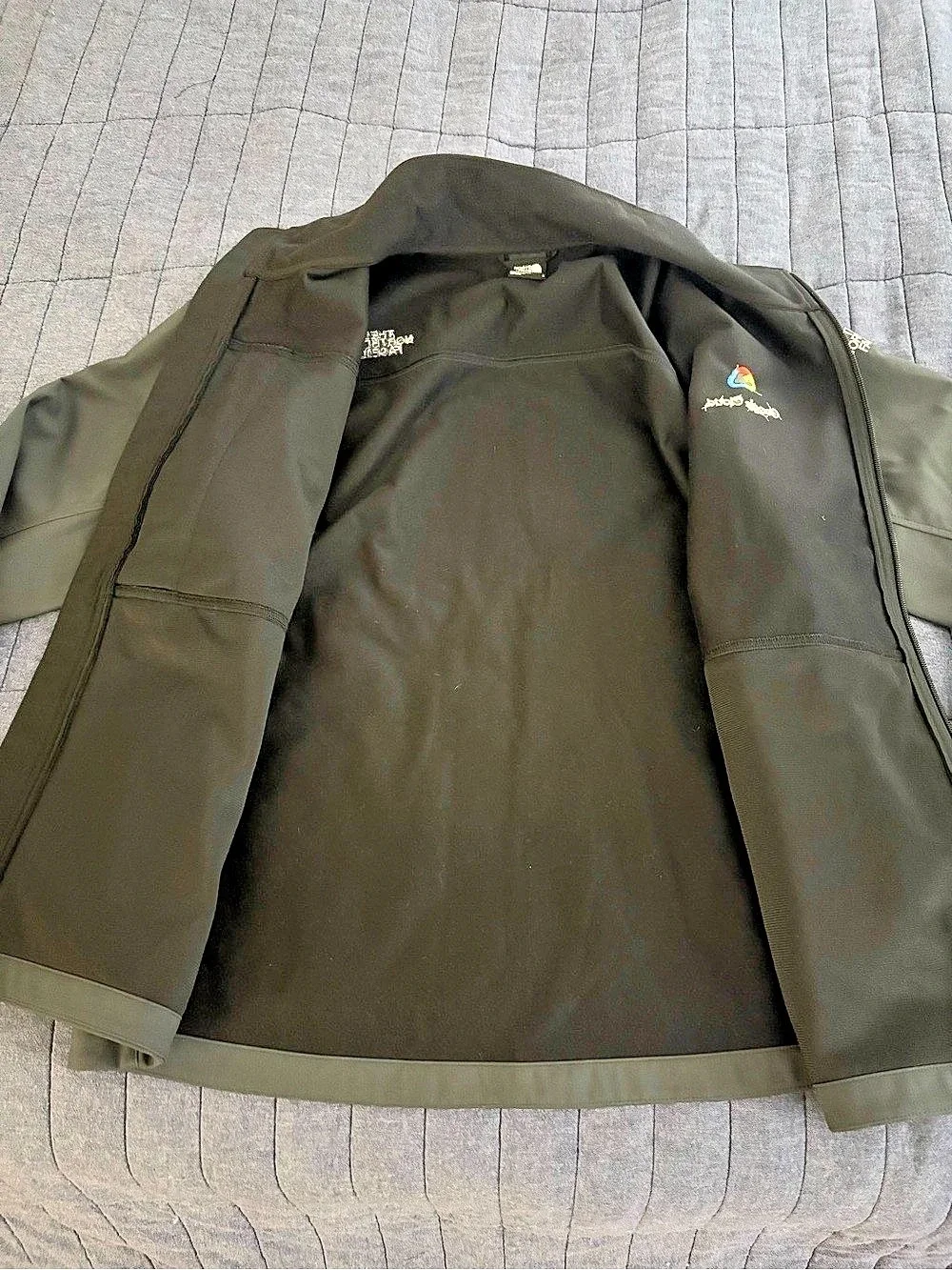 The North Face Castle Rock Men's Color Block Black & Grey Soft Shell Jacket; L